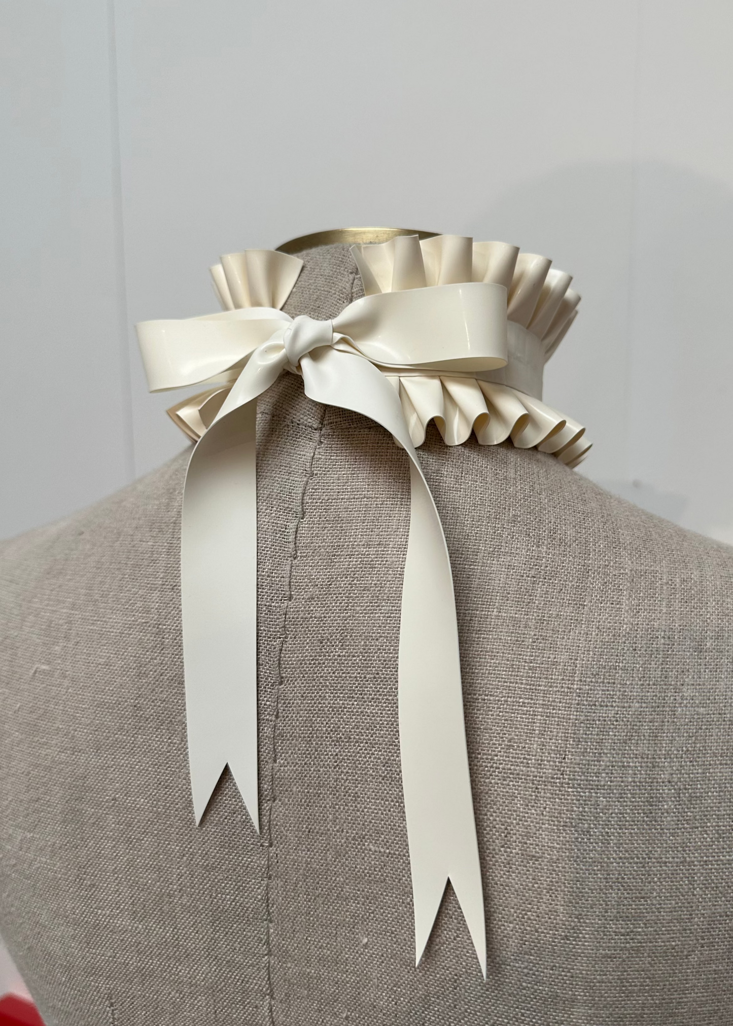 Frill Collar