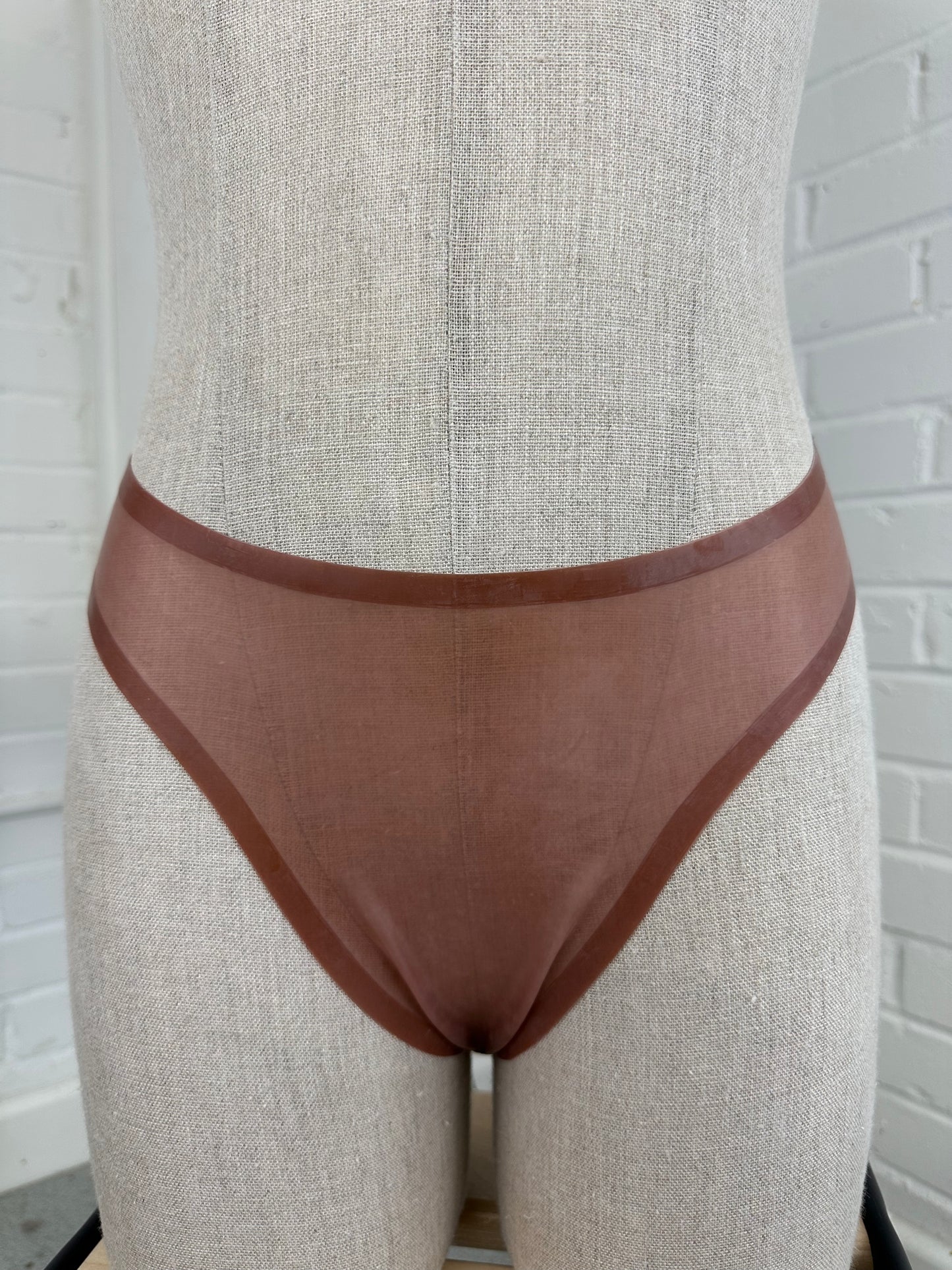 mitzi thong (no frills)
