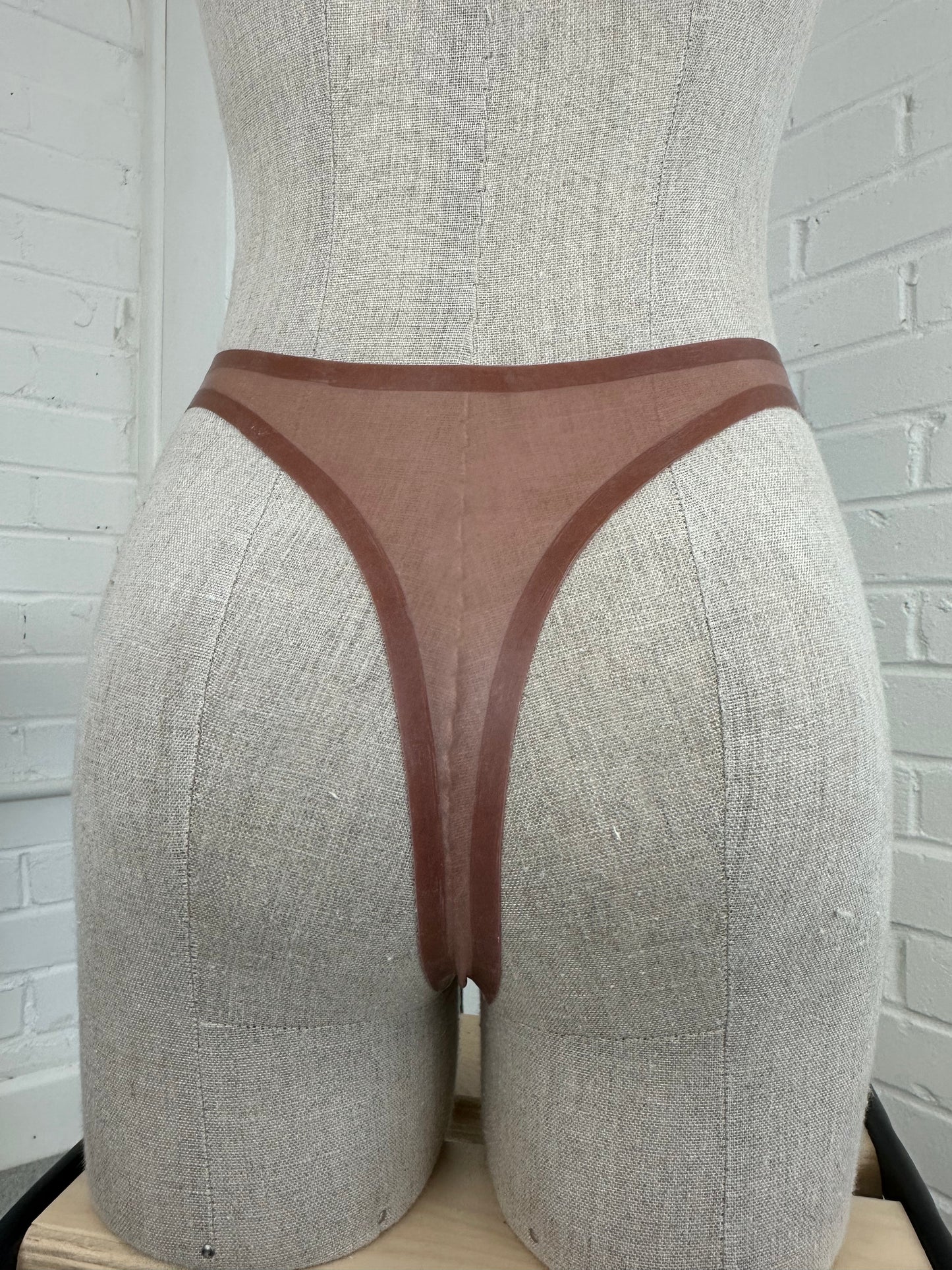 mitzi thong (no frills)