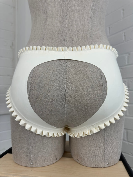 yasmine ouvert brief