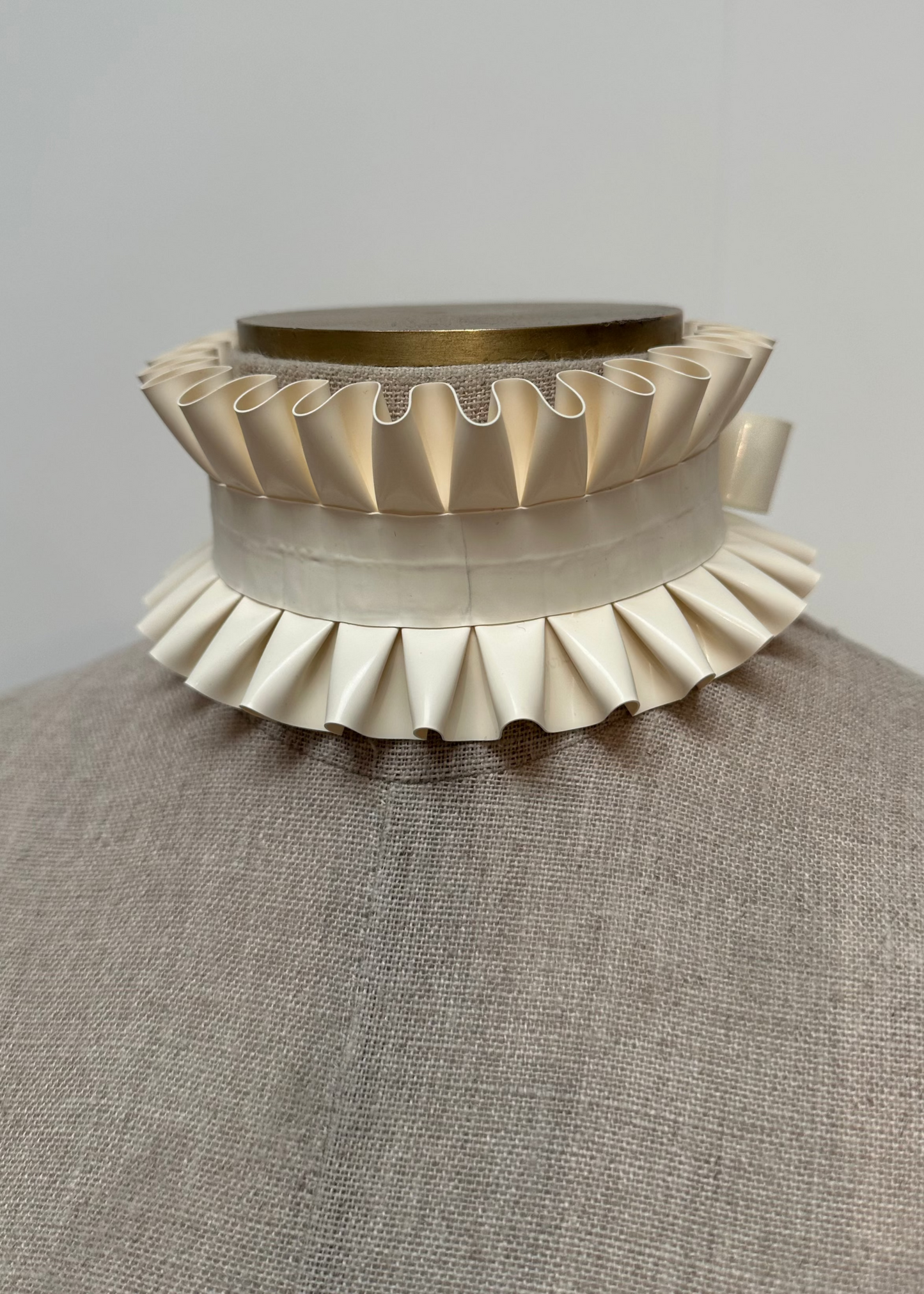 Frill Collar
