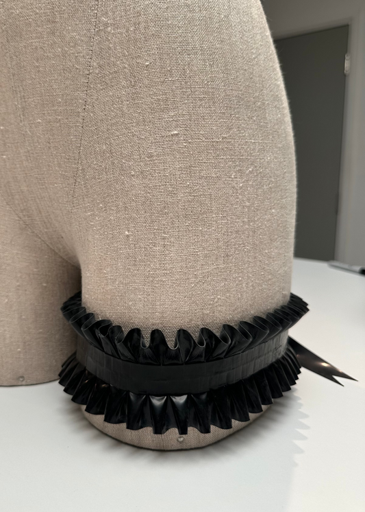 Frill Garter